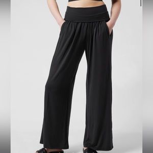 Athleta Studio Wide-leg Pants Medium Black